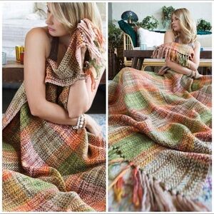 All Seasons Premium Woven Throw